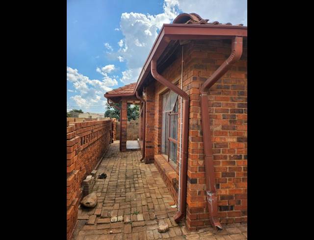 3 BEDROOM HOUSE FOR SALE IN PALM SPRINGS